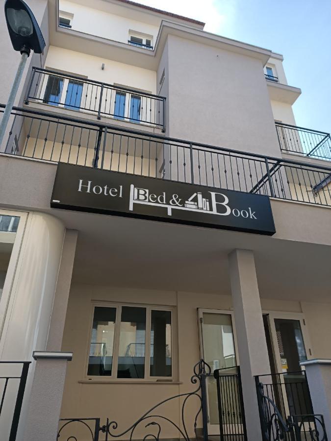 Hotel Bed & Book Rimini Eksteriør billede