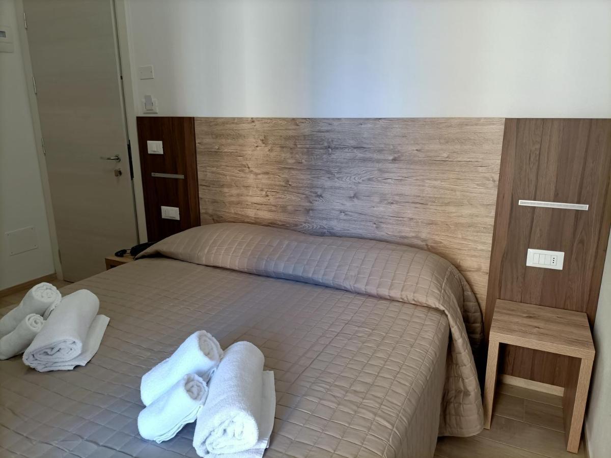 Hotel Bed & Book Rimini Eksteriør billede